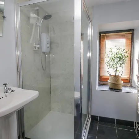 2 Yew Tree Cottages *