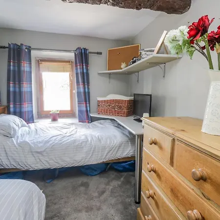 2 Yew Tree Cottages
